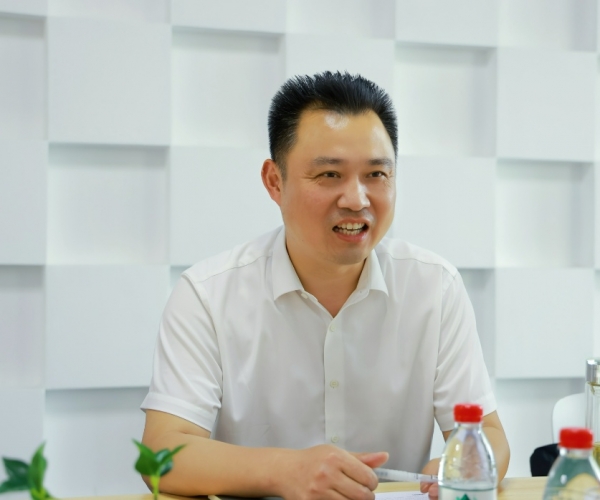 嘉兴国度高新区管委会俞春明主任调研东升国际丝绸，为发展鼓劲?